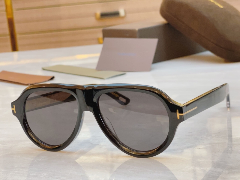 TOM FORD